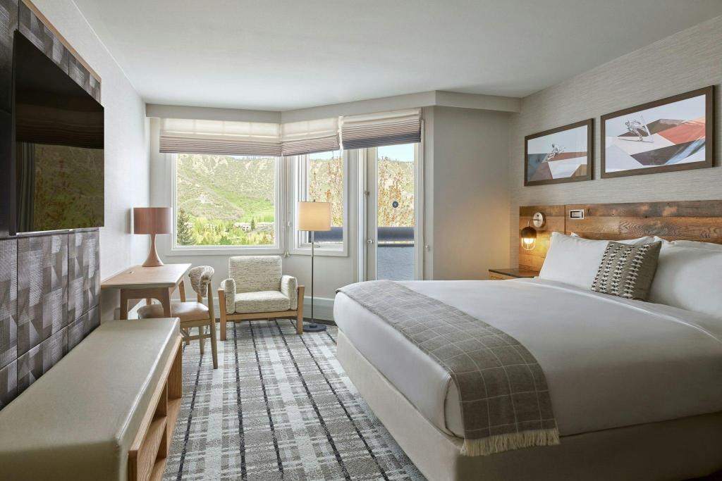 Slope, Guest Room, King Bed, Mountain View