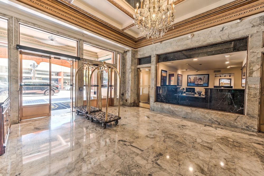 Gaslamp Plaza Suites 38/68