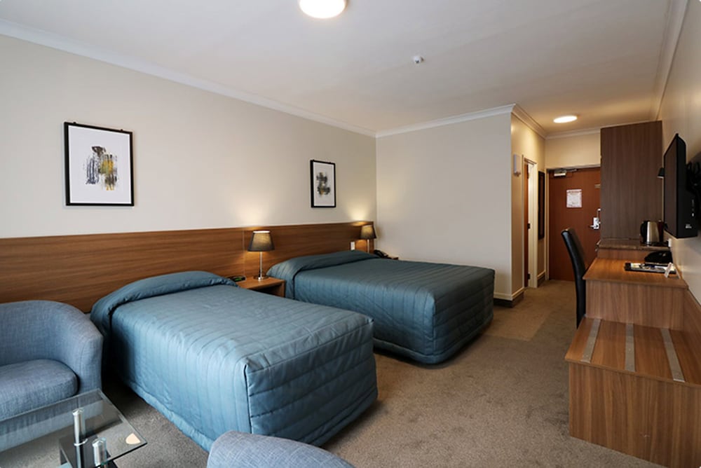 The Victoria Hotel Dunedin 10/68
