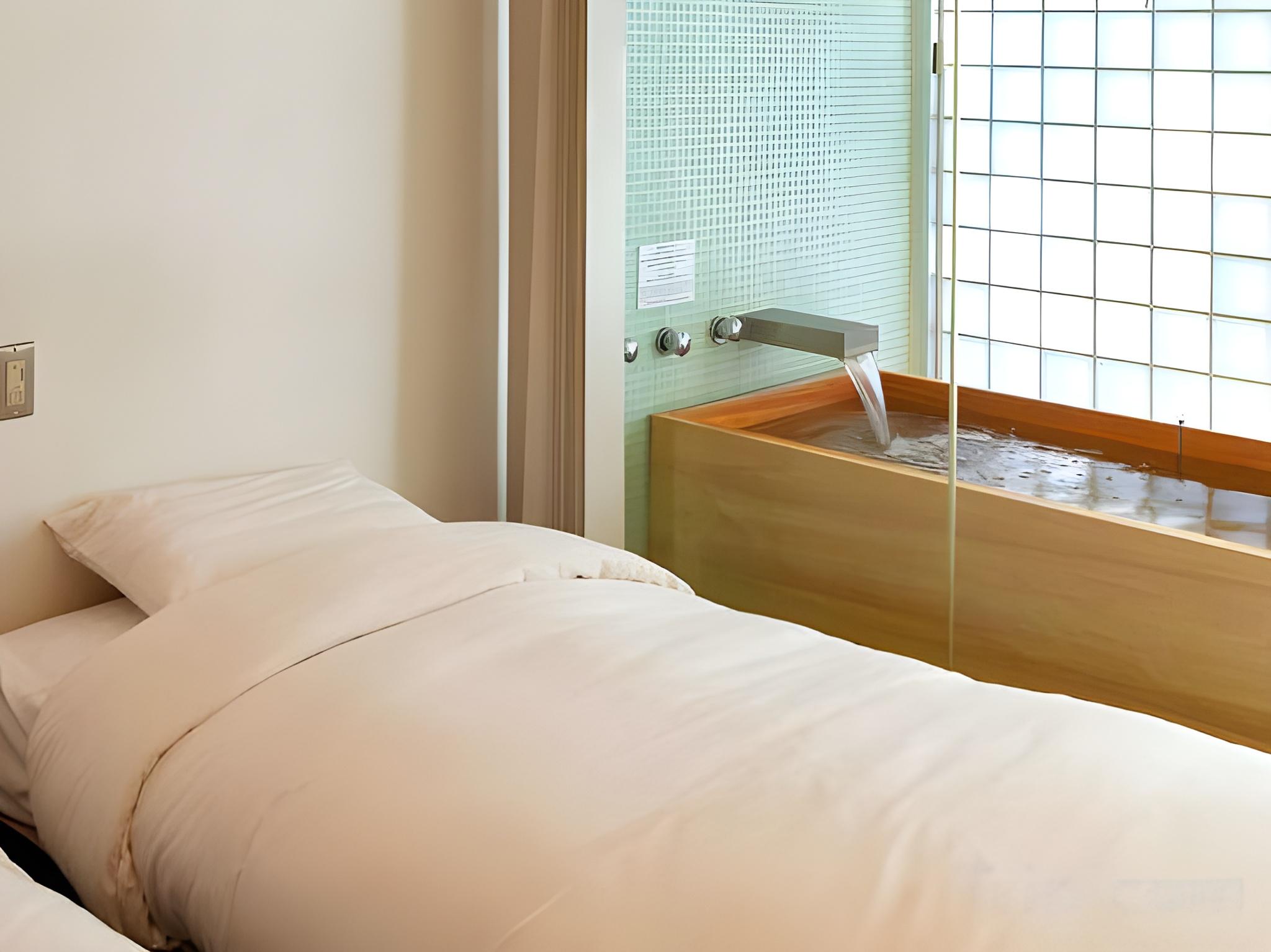 Japanese Western, Kaede, Cypress Bath