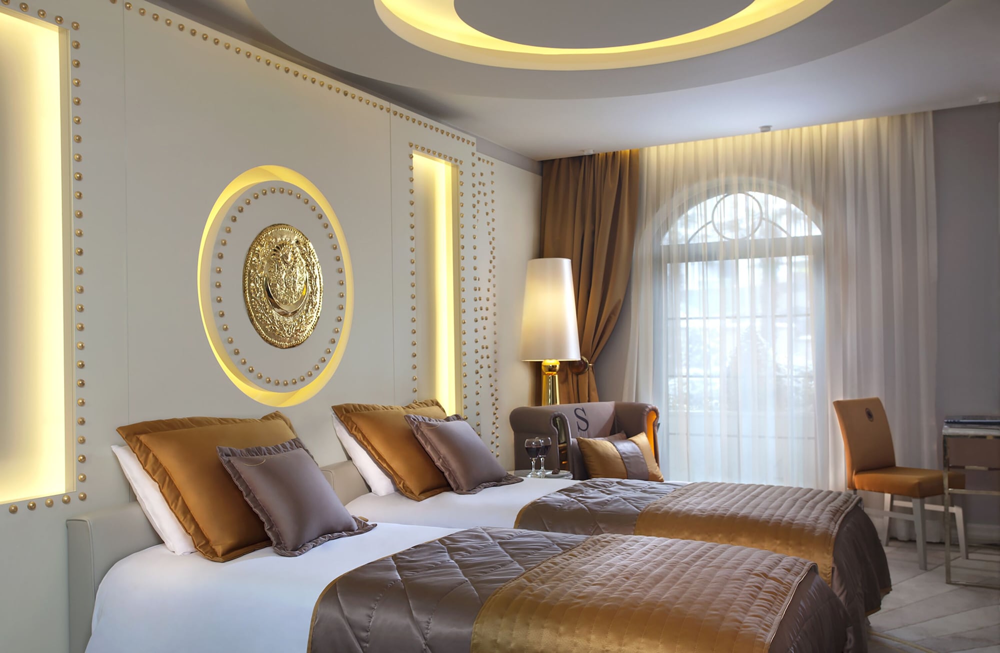 DELUXE, TWIN BEDS, CITY VIEW