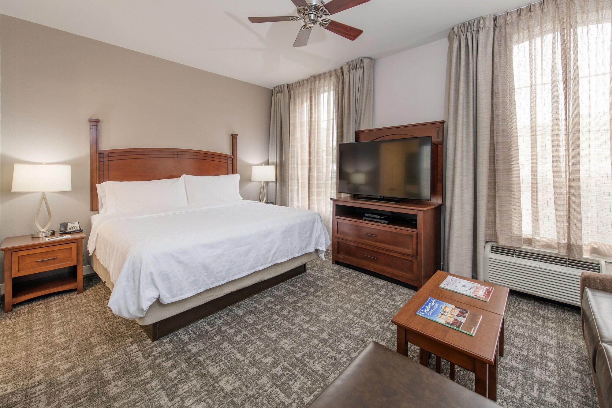 1 Bedroom, Suite, Kitchen