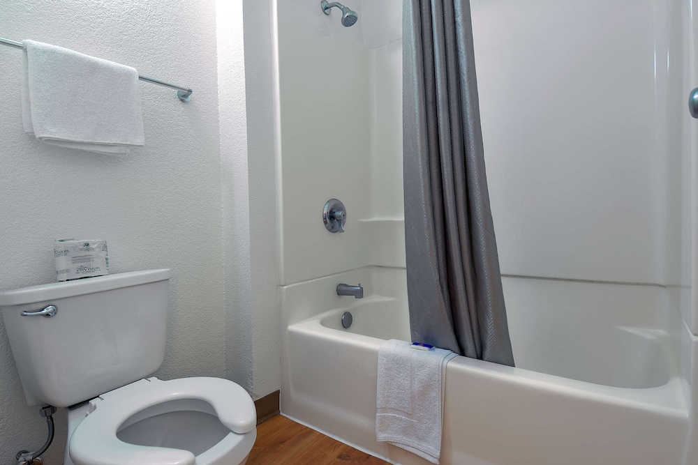Motel6 Chino, CA - Los Angeles Ontario 36/38