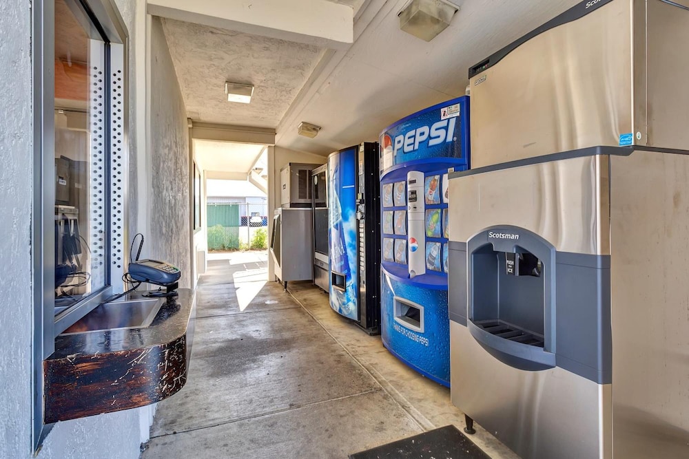 Motel6 Vallejo, CA - Six Flags West 53/64