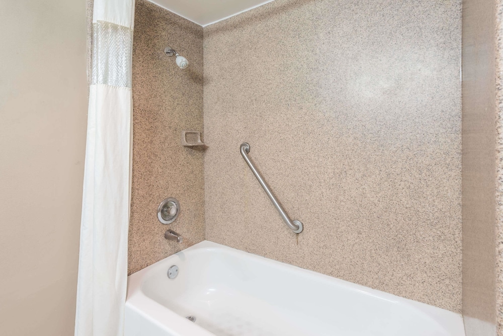 Travelodge By Wyndham Bloomington 18/62