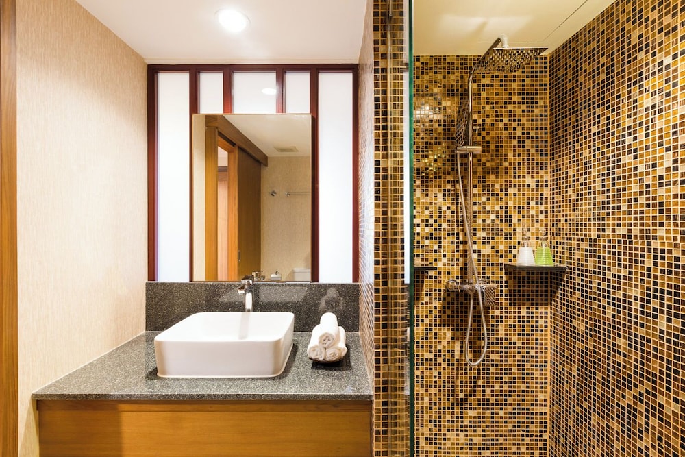 Asia Hotels Group (Poonpetch Hotel) 59/63