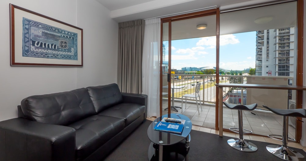 Broadbeach Savannah Hotel And Resort 55/80