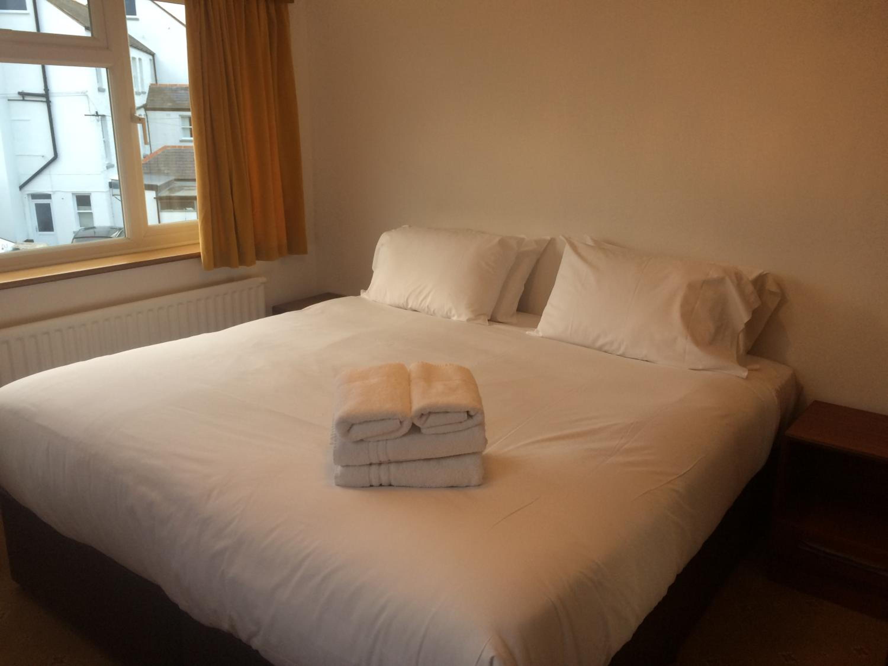 3 Bedrooms, House