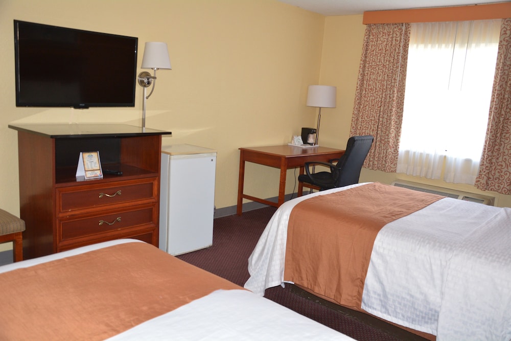 Columbus Grand Hotel and Banquet Center 13/33