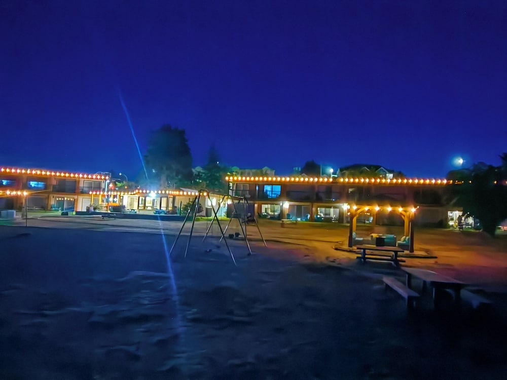 Sea Edge Beachside Hotel in PARKSVILLE - BIRTISH COLUMBIA