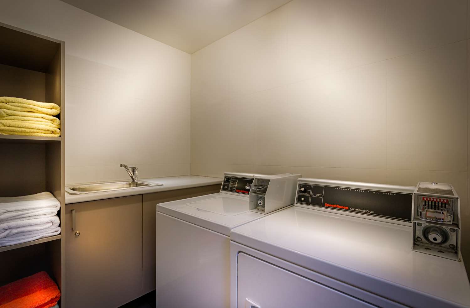 Best Western Plus Travel Inn Hotel 18/18