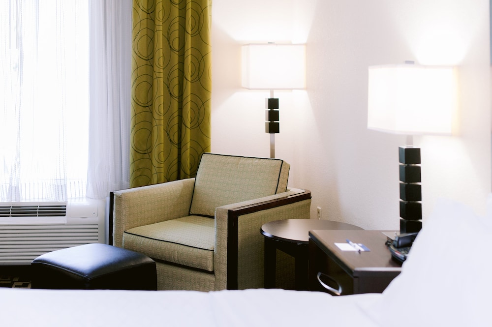 Holiday Inn Express Hotel and Suites Raleigh Sw Nc State 43/80