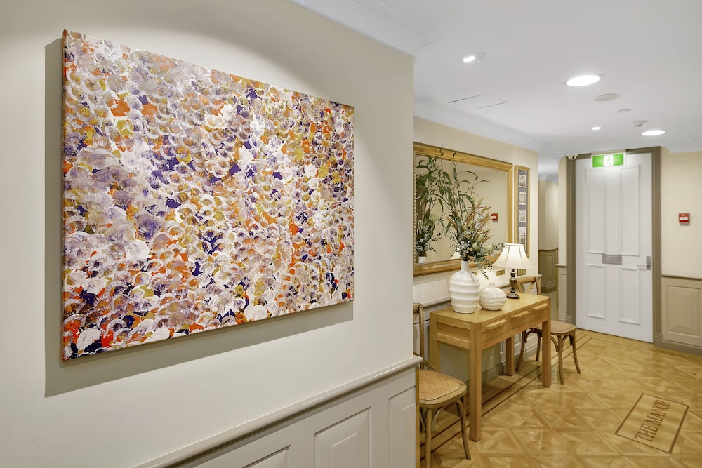 The Manor Apartment Hotel 6/56