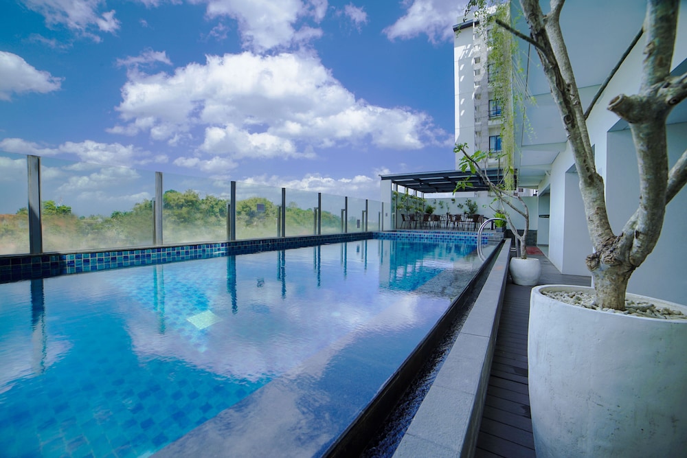 Hotel FortunaGrande Jember 58/61
