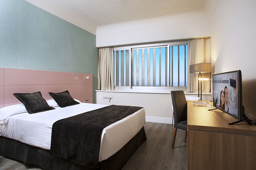 ROOM, DOUBLE BED