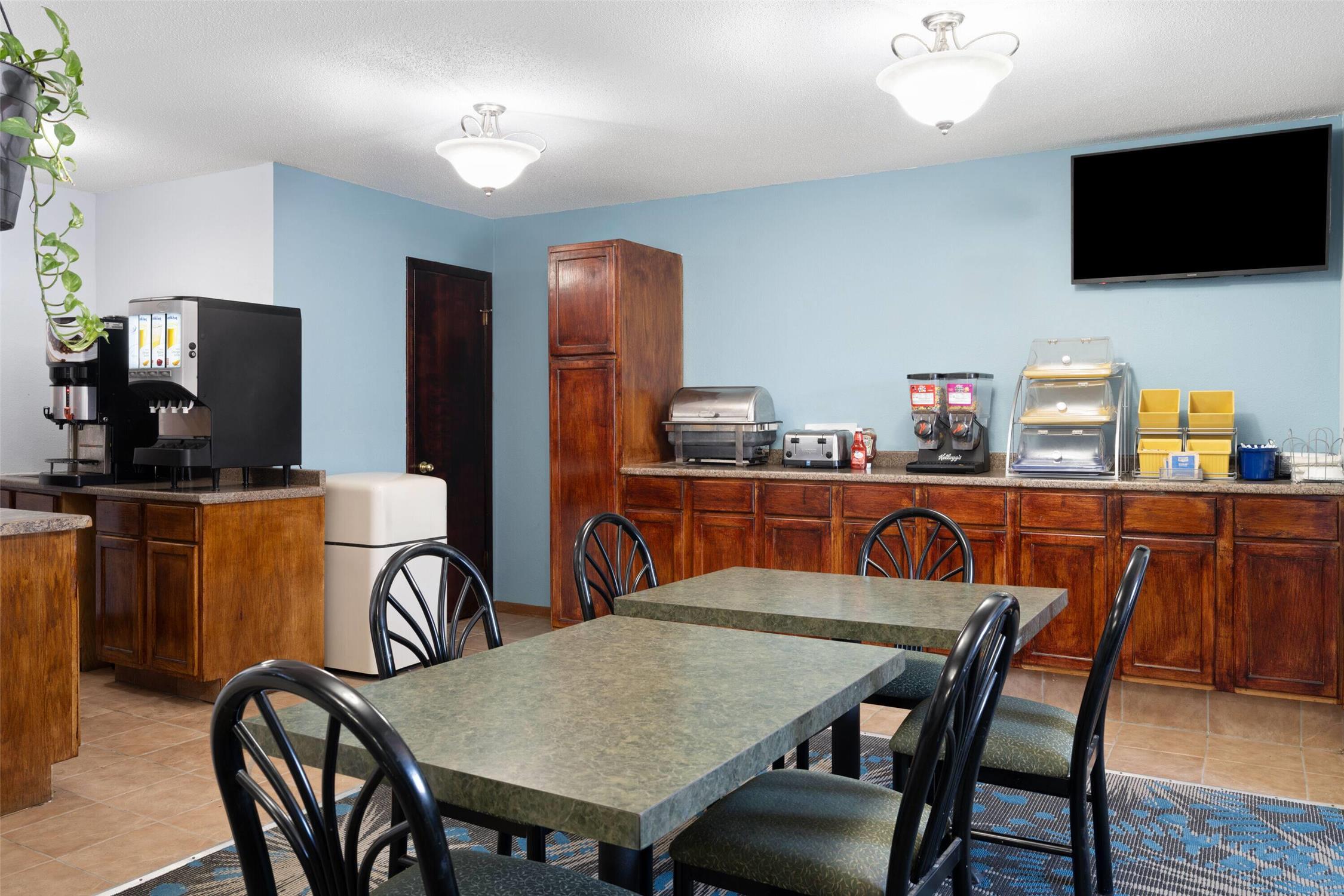 Days Inn by Wyndham Jamestown 30/37