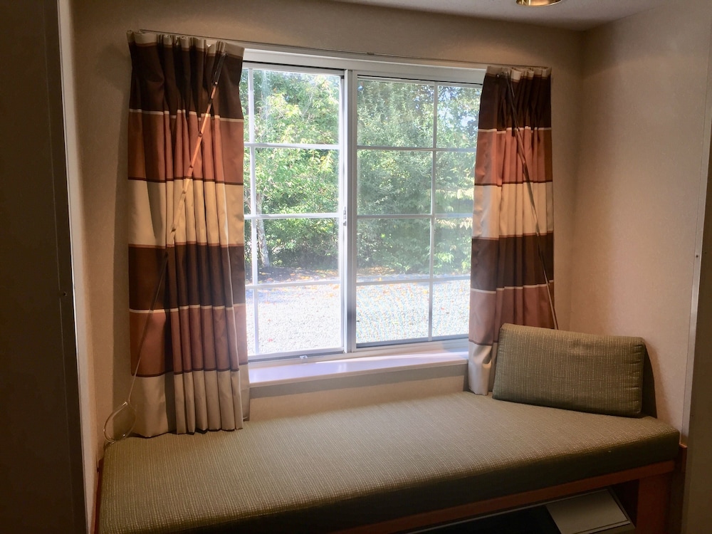 Microtel Inn Suites By Wyndham Uncasville 15/27