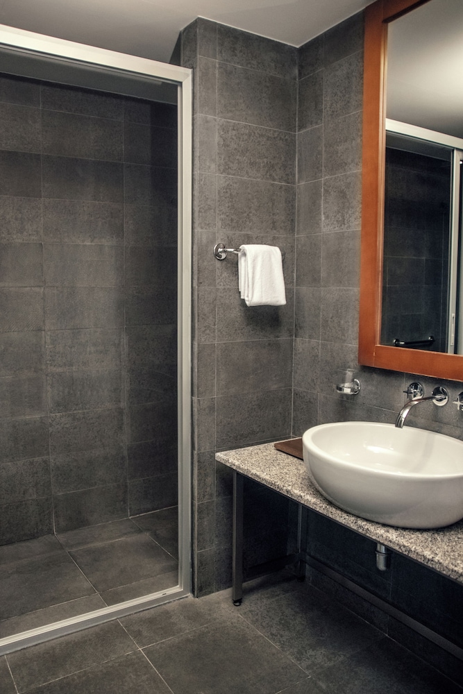 جناح تنفيذي بسرير مزدوج بإطلالة على البحر بشرفة مع أريكة، Avala Resort and Villas 4/5