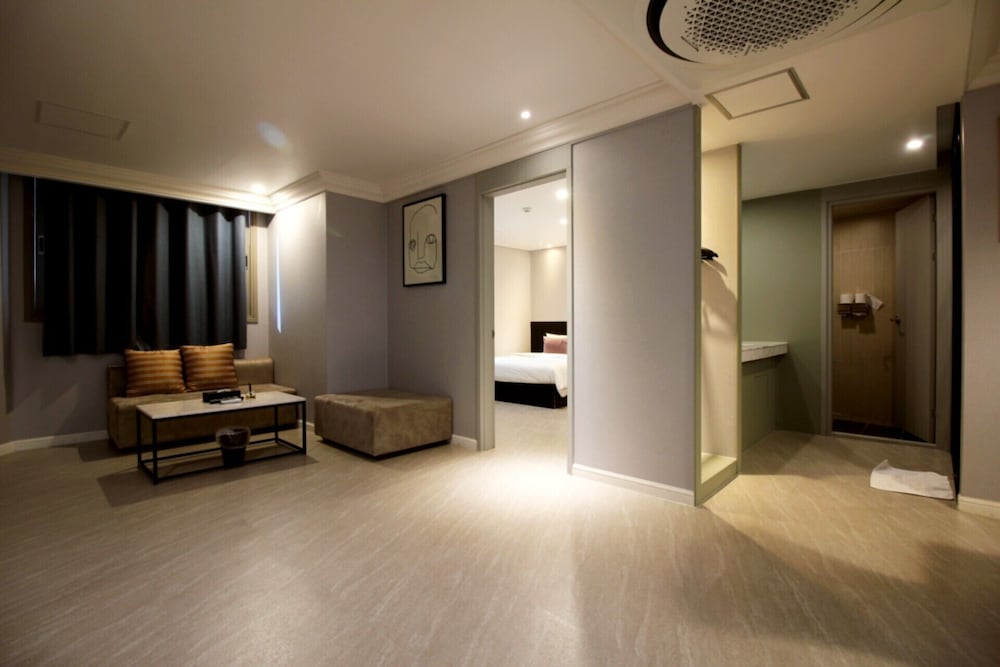 No.25 Hotel Nampo Daecheong 35/54