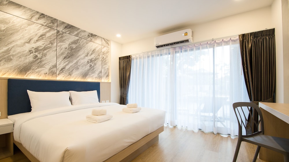 Premier, Luxury, Double Bed, Pool Access