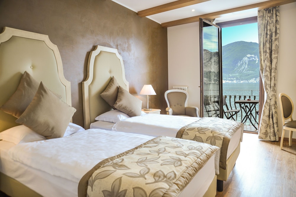 Boutique Hotel Brenzone 28/78
