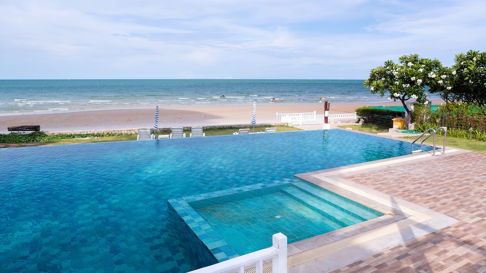 Baan Poolom Beachfront Condominium 41/50
