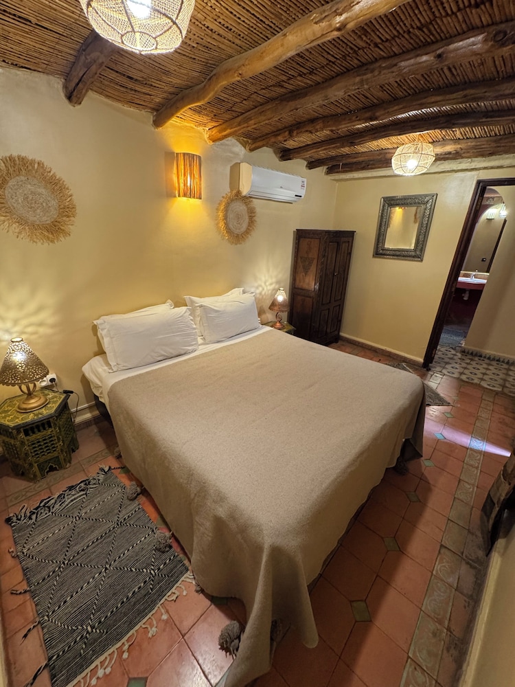ROOM, DOUBLE OR TWIN BED, TERRACE