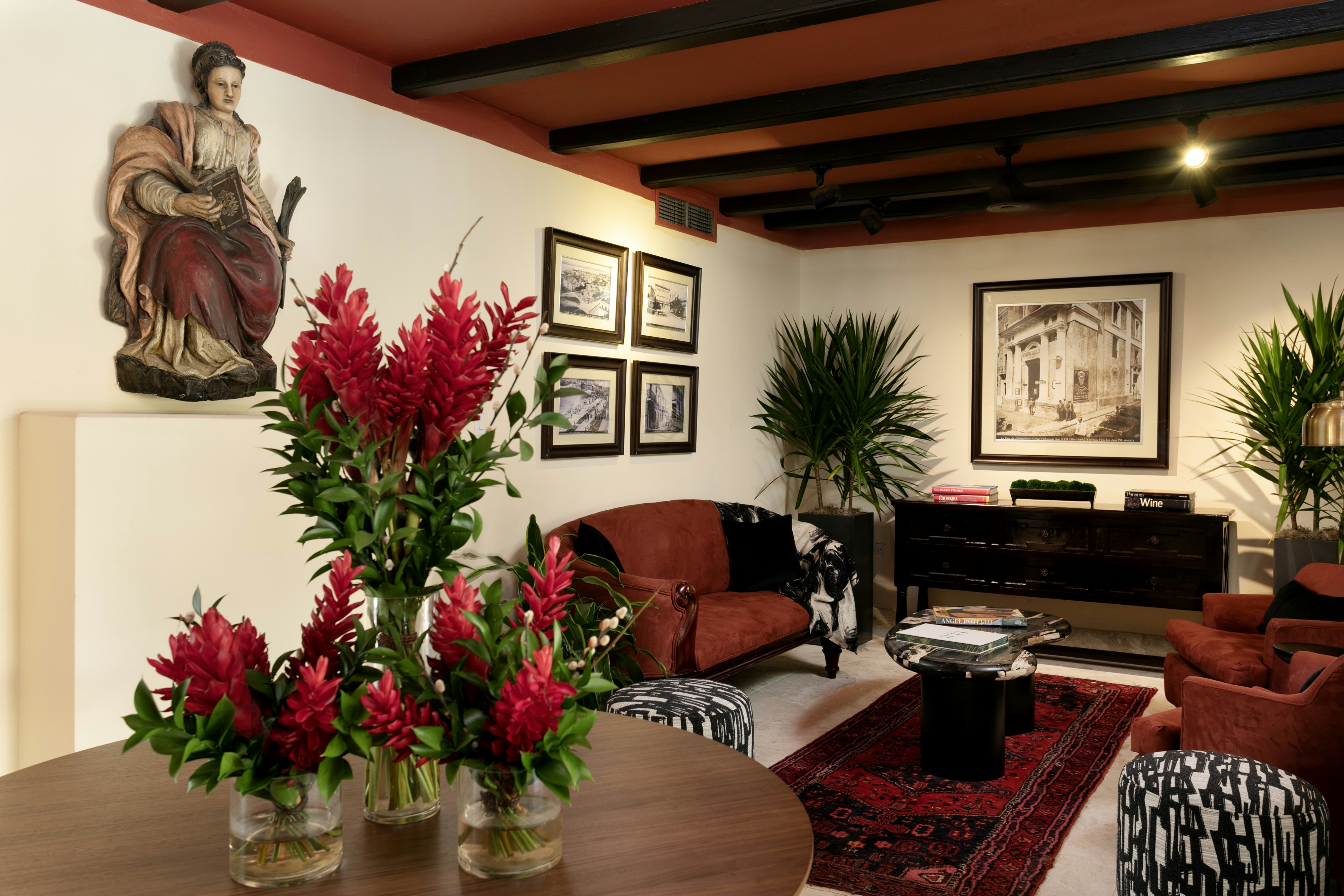 El Convento Hotel 55/75