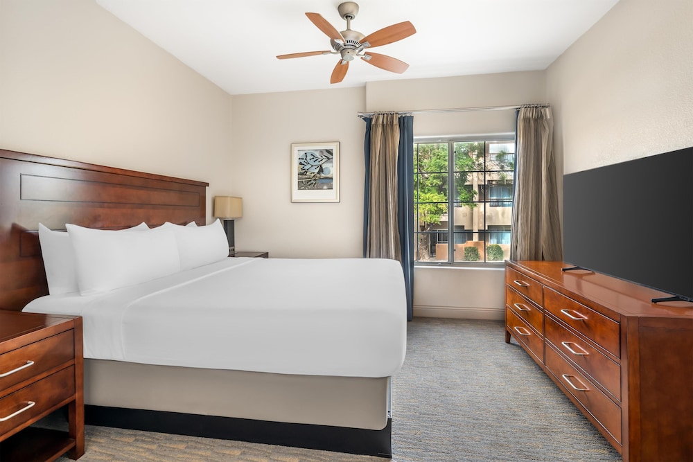 2 BEDROOMS, SUITE, KING AND QUEEN BED, SOFA