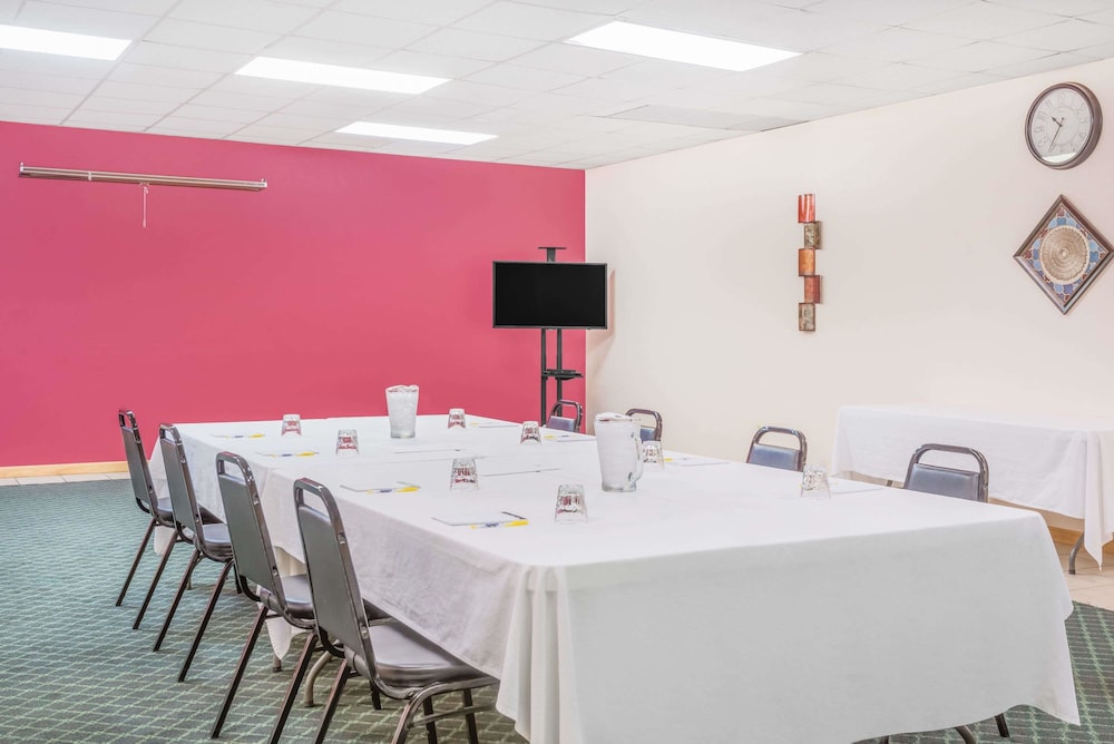 Days Inn By Wyndham St Clairsville 15/17