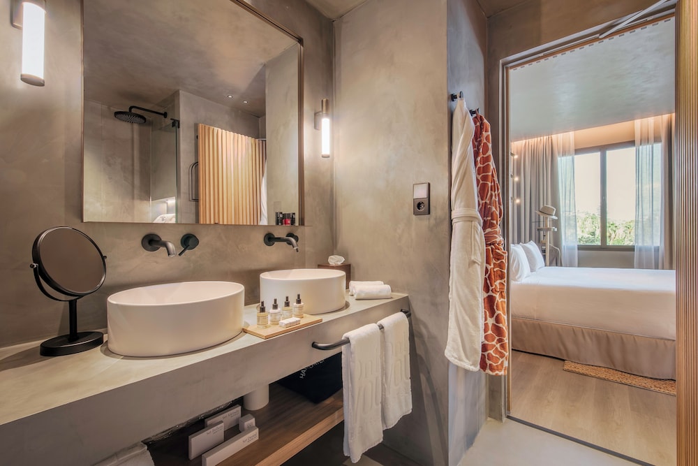 ONLY YOU HOTEL MALAGA 50/50