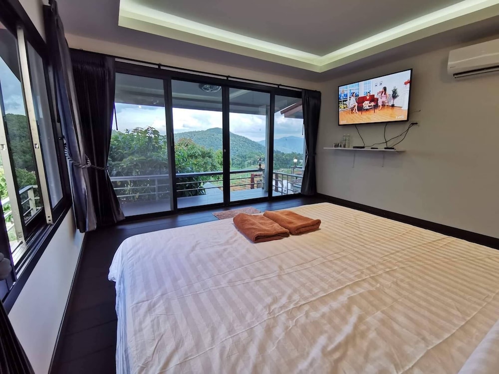 House, King Bed
