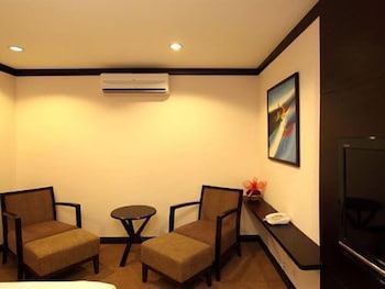 Country Hotel 33/44