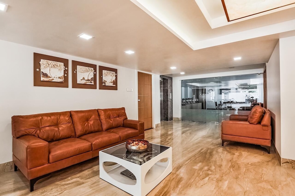 The Avenue Suites 35/49