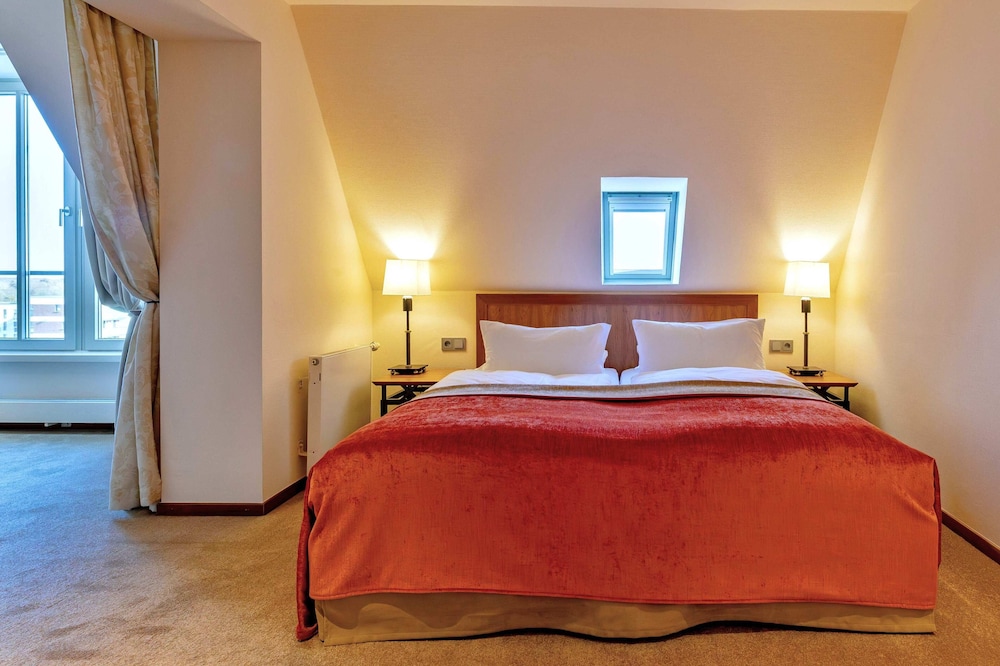 Studio, Double Bed, Land Side