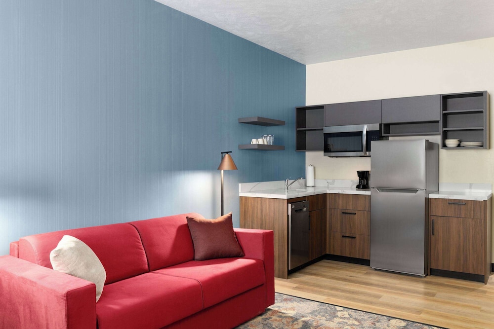 Hawthorn Extended Stay by Wyndham Kingman 16/27