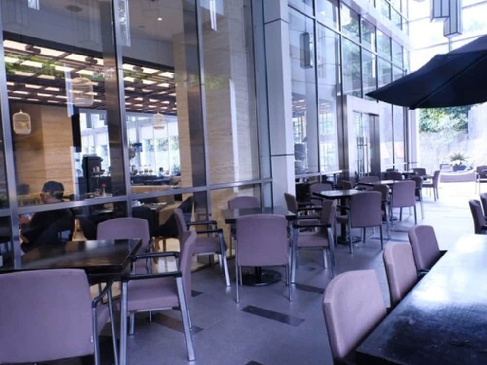 Aston Priority Simatupang Hotel and Conference Center 59/72