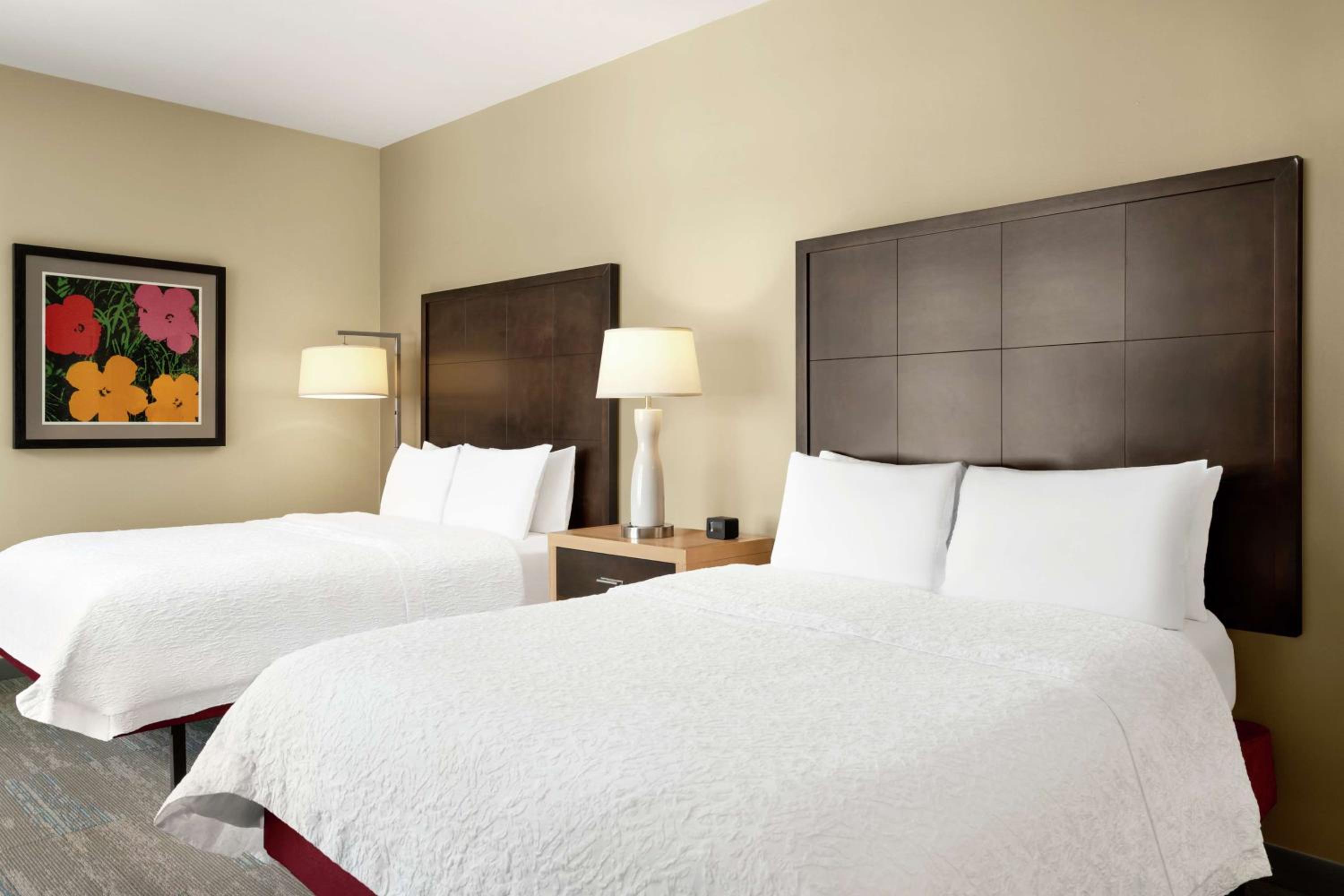 ROOM, 2 QUEEN BEDS, SOFA