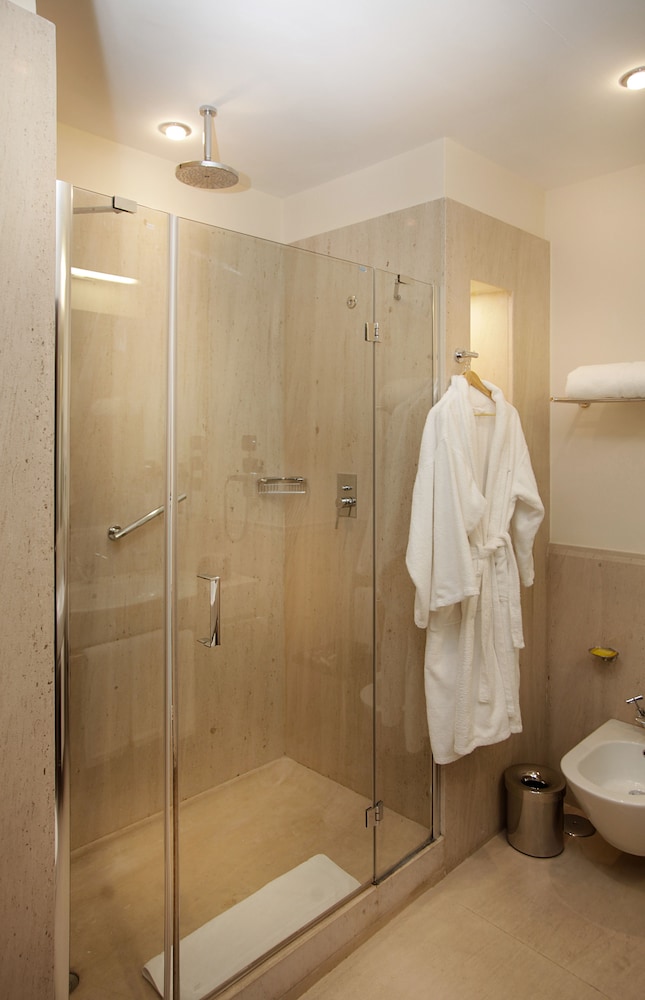 Esplanade Boutique Hotel 37/38