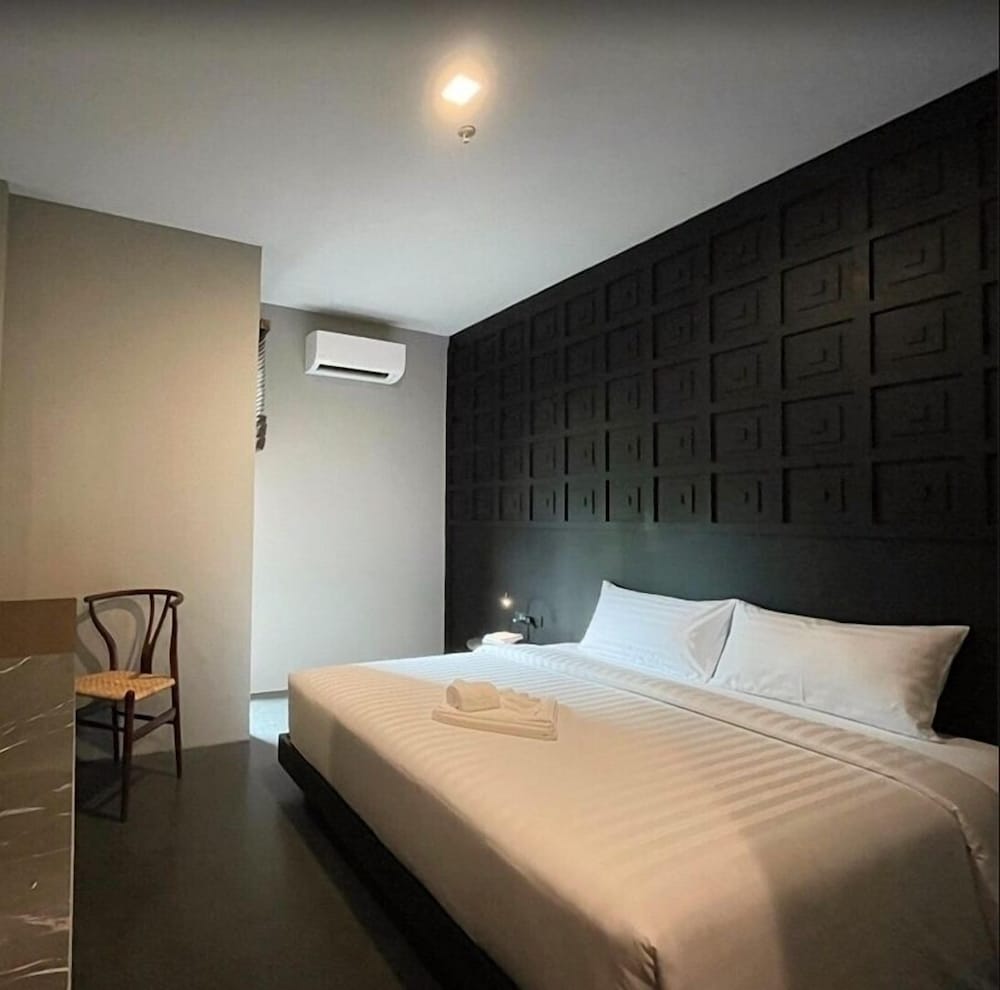 515 VICTORY Hotel 12/49