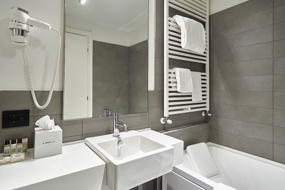 Link124 Hotel 65/65