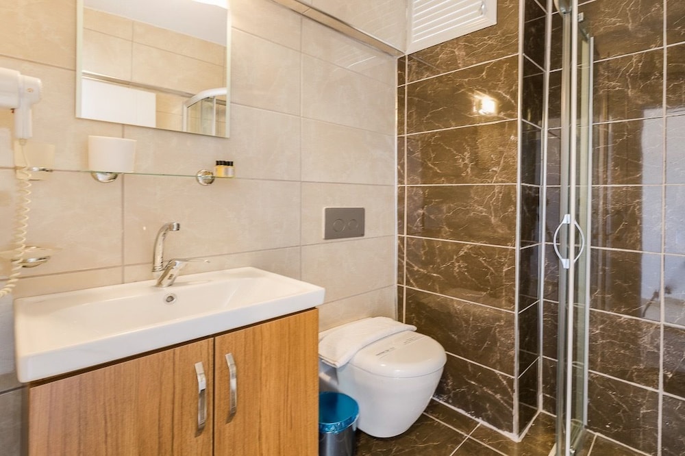 Ekici Hotel 24/65