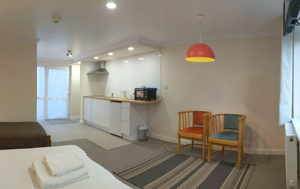 Ivybridge Guest House 25/50