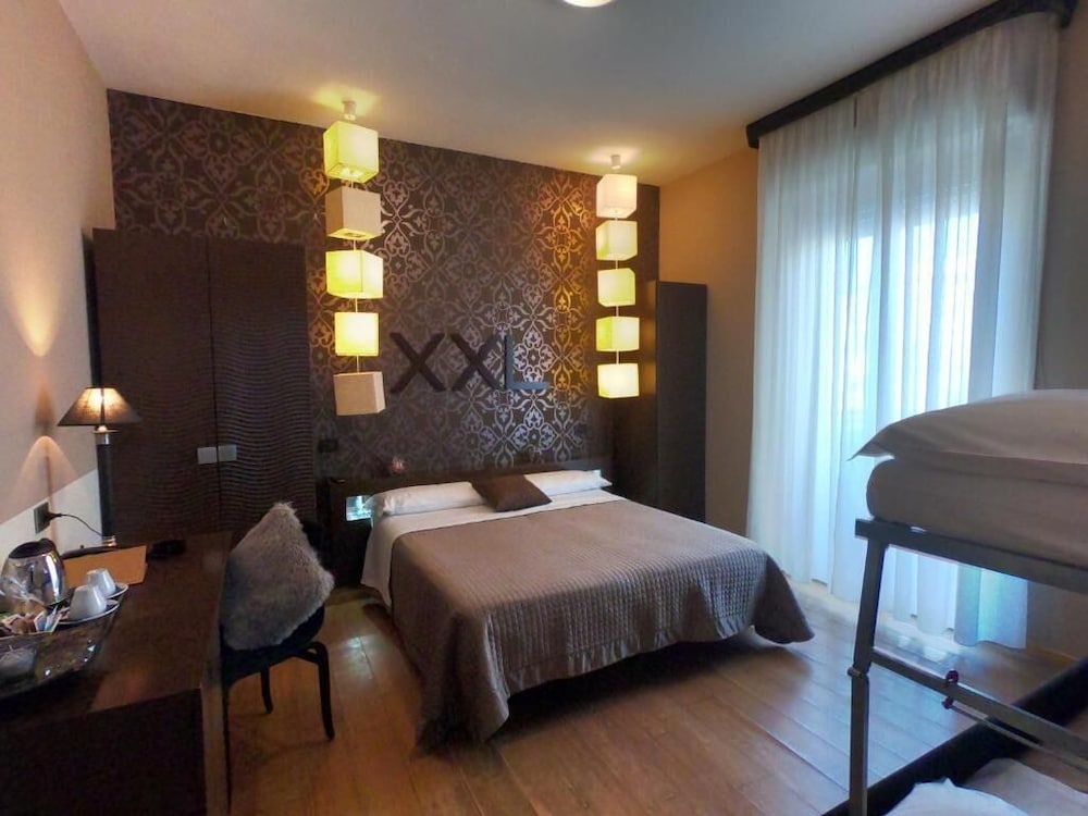 Deluxe, Queen Bed