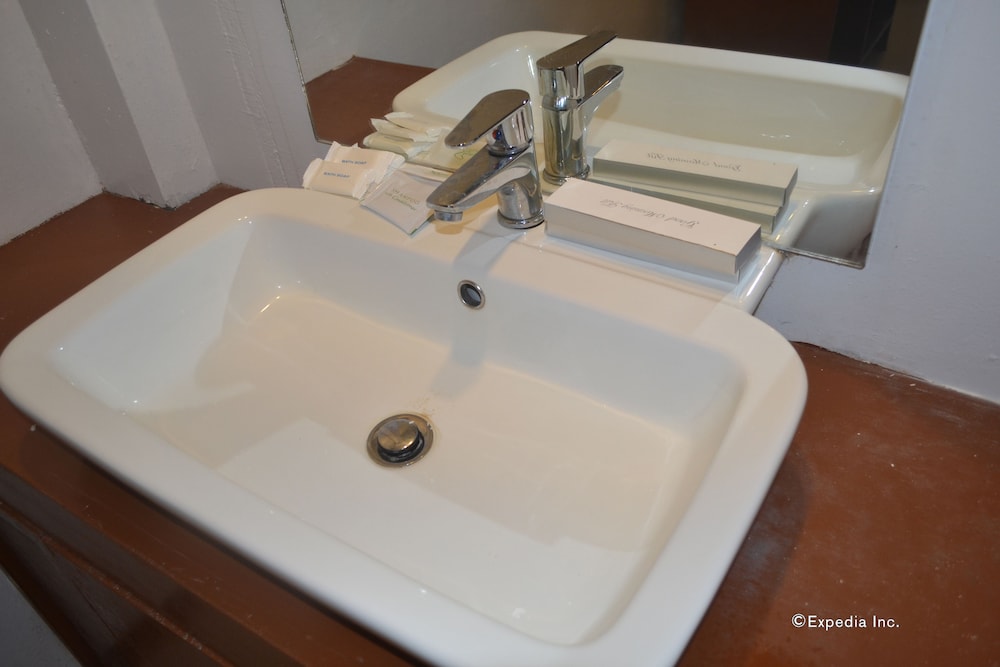 Orange Pearl Beach Resort 80/81