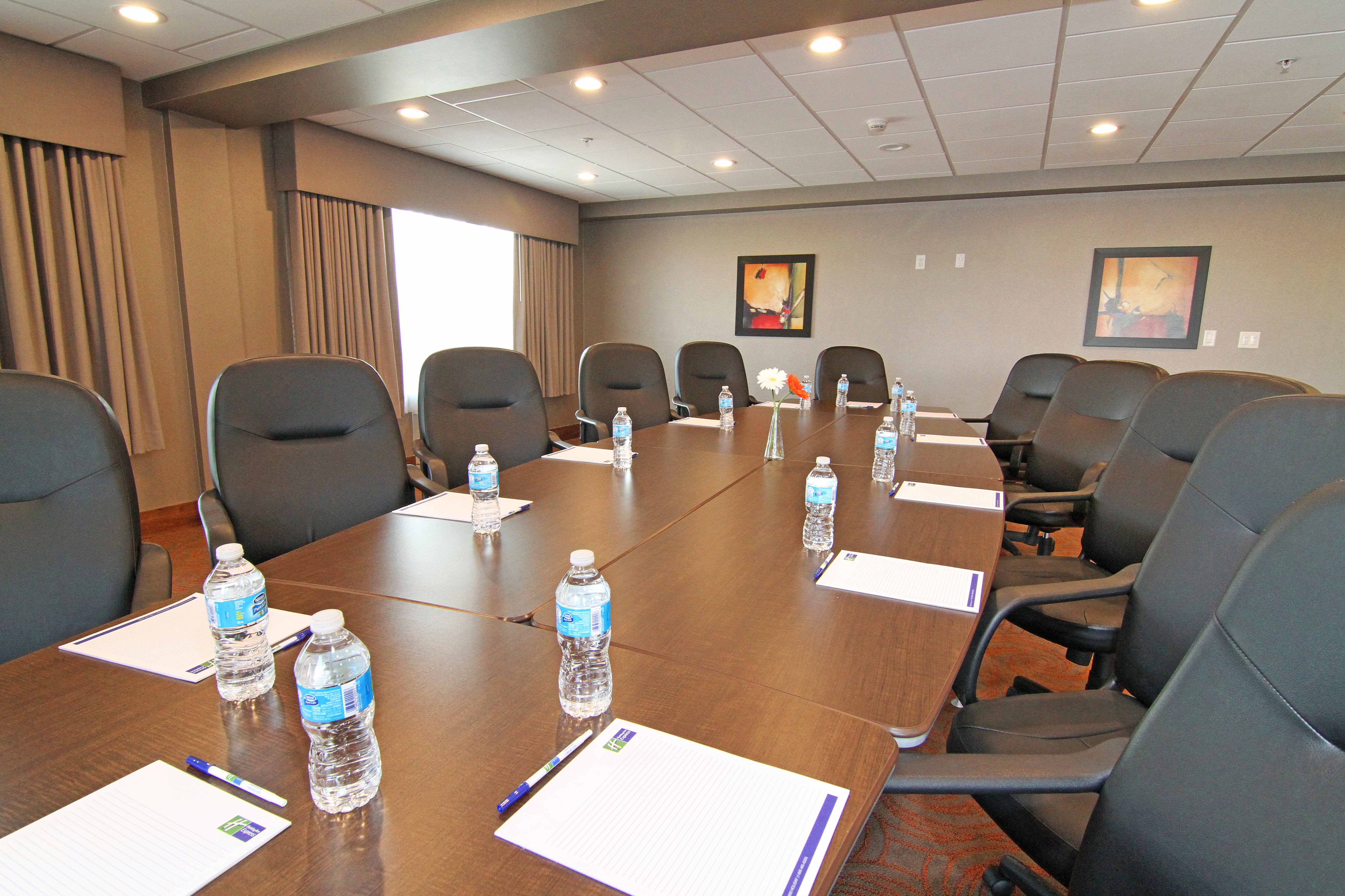 Holiday Inn Express And Suites Calgary Nw University Area 51/73