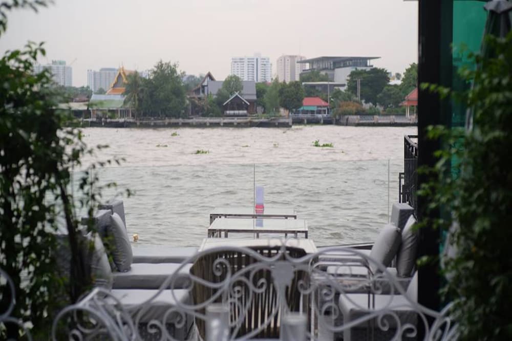 V Varee Bangkok 26/31