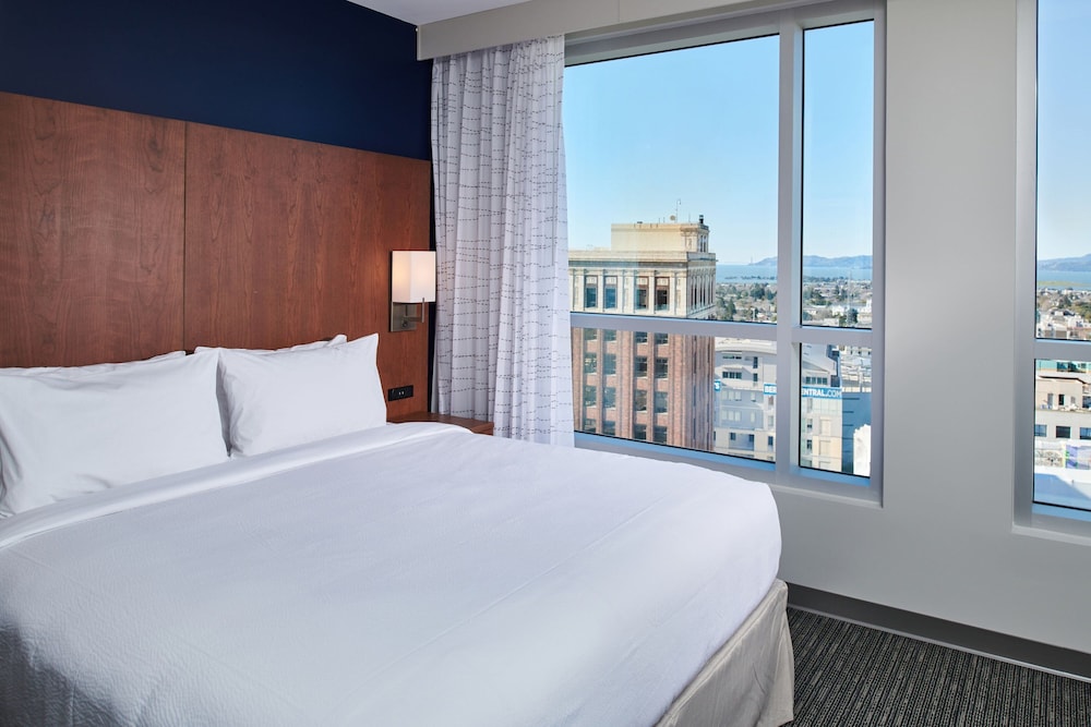 1 Bedroom, Suite, King Bed, Bay View, Sofa, Accessible