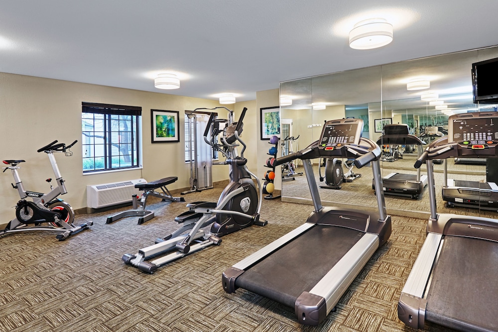 Staybridge Suites Chicago Glenview 24/58