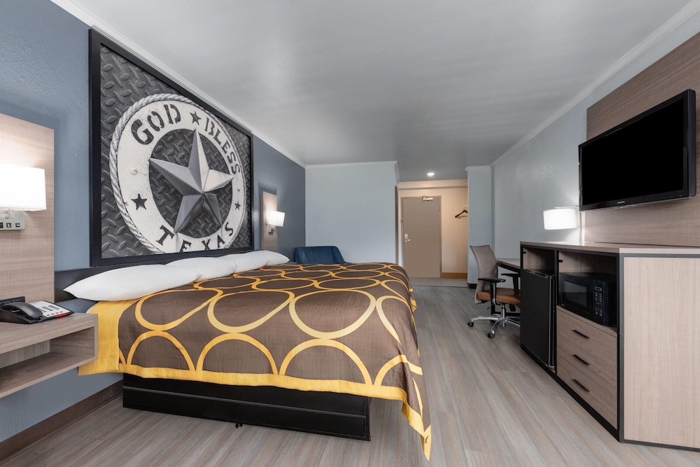 Super 8 by Wyndham Fort Worth Entertainment District 29/49